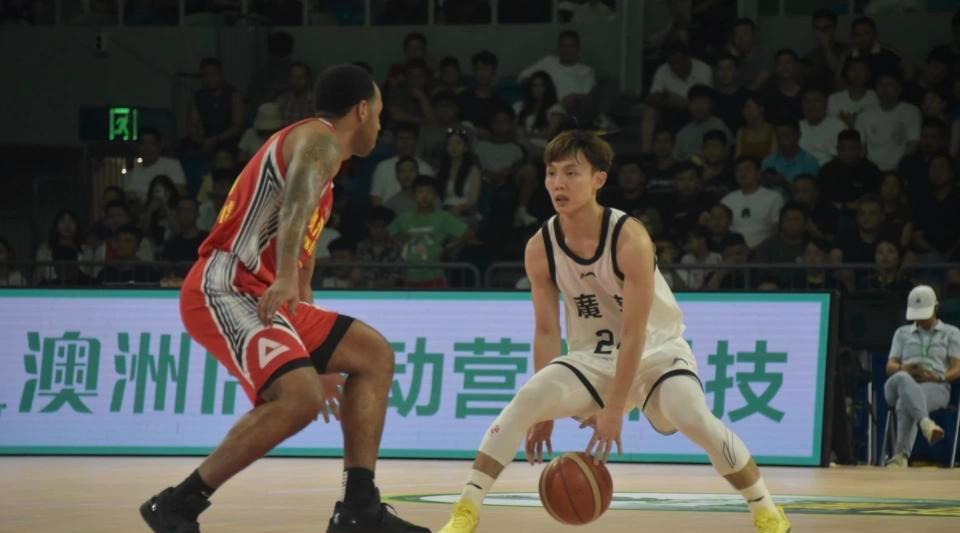 包含球星爆发！CBA赛场再现神级操作的词条