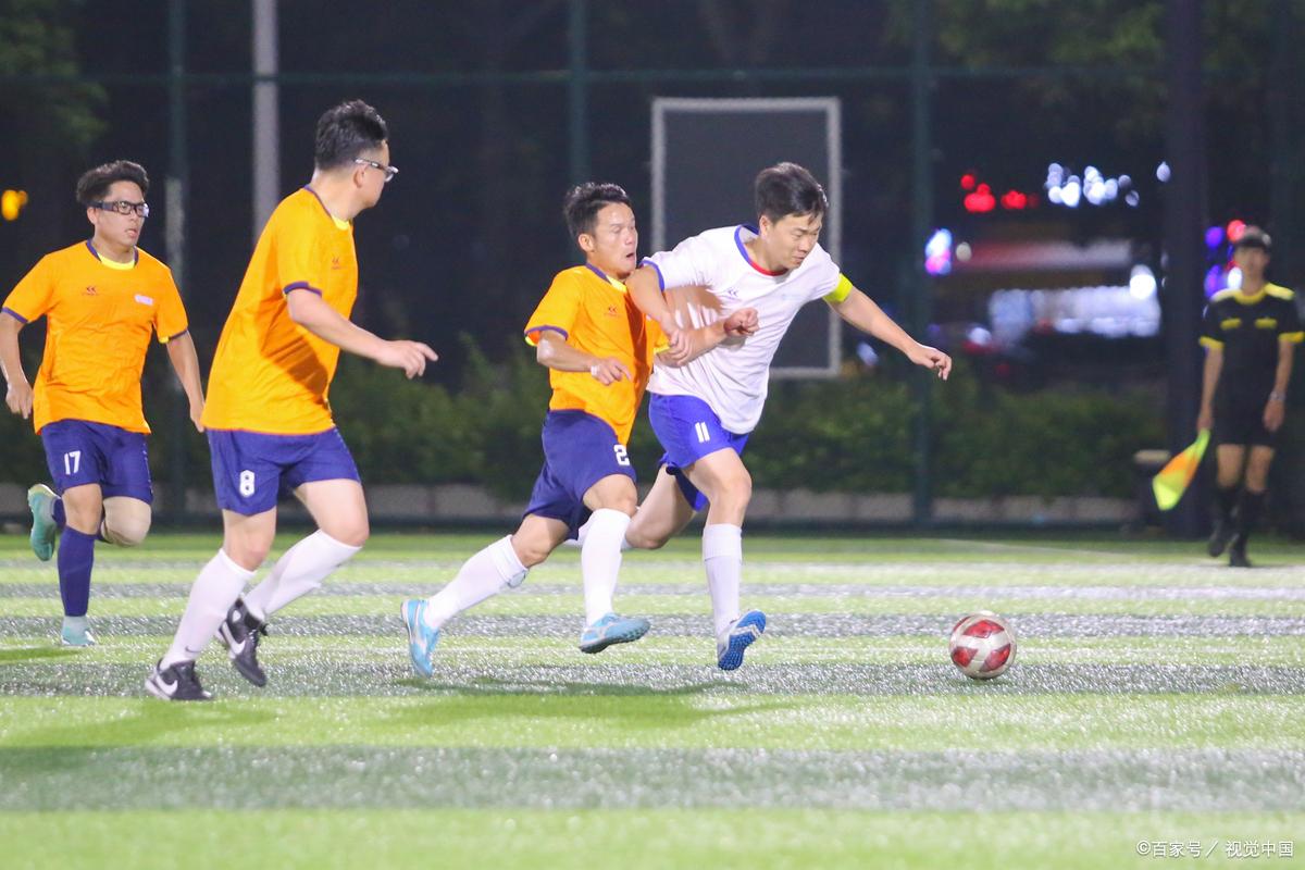 足球赛后采访曝光，内幕引发热议