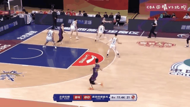 关于球星爆发!CBA赛场再现神级操作的信息 关于球星爆发!CBA赛场再现神级操作的信息