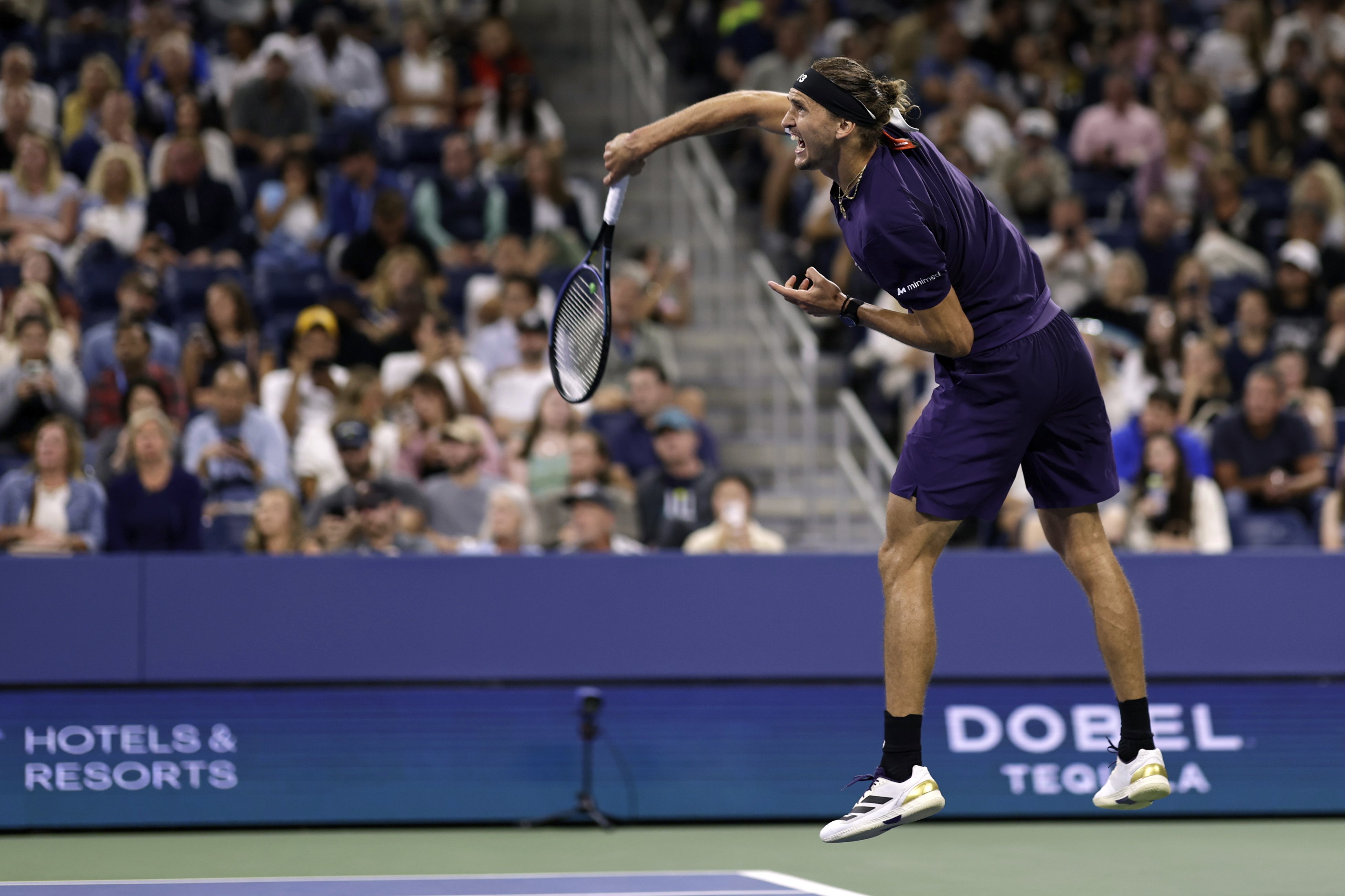 法网绝杀美网，兹维列夫带队取胜