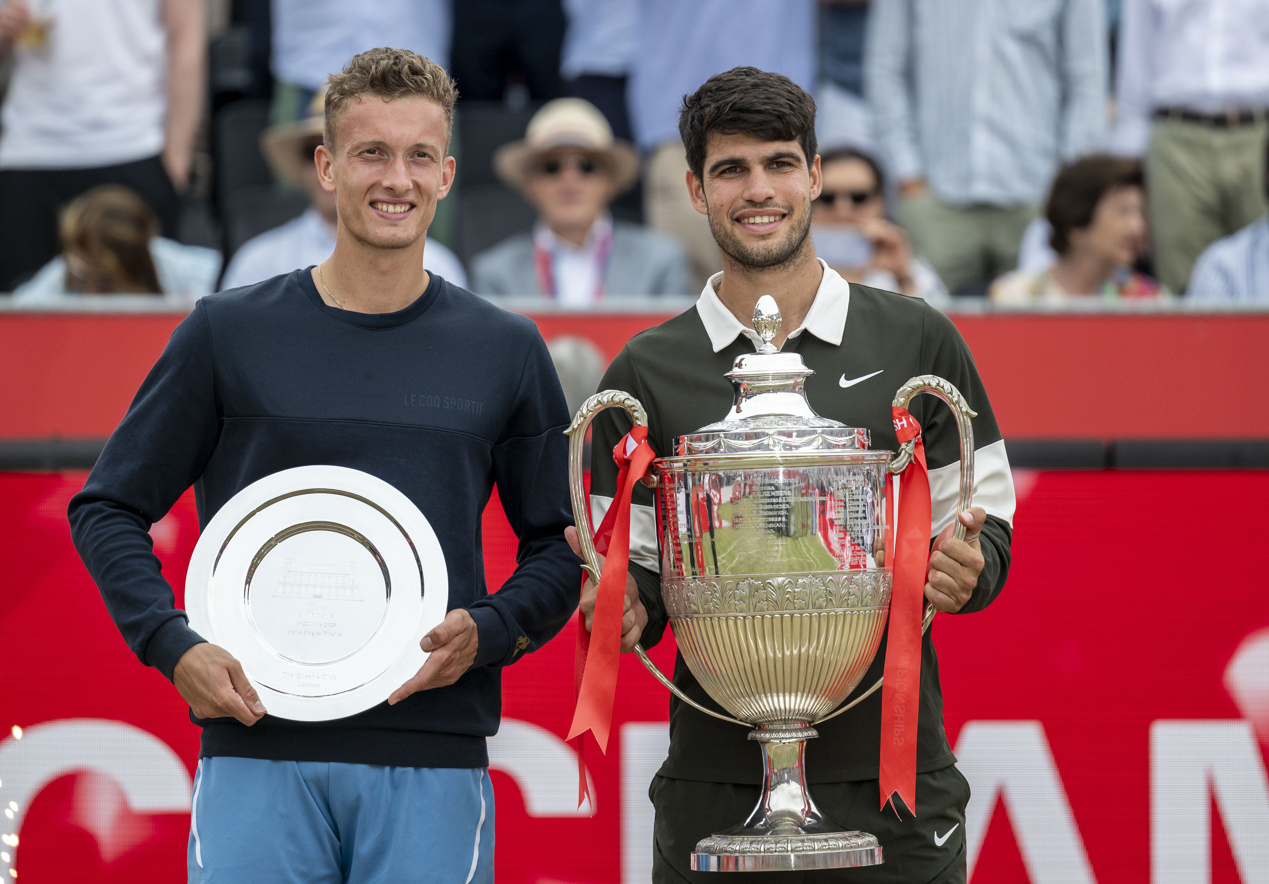 年终总决赛轻取戴维斯杯,阿尔卡拉斯扛起全队 年终总决赛轻取戴维斯杯,阿尔卡拉斯扛起全队