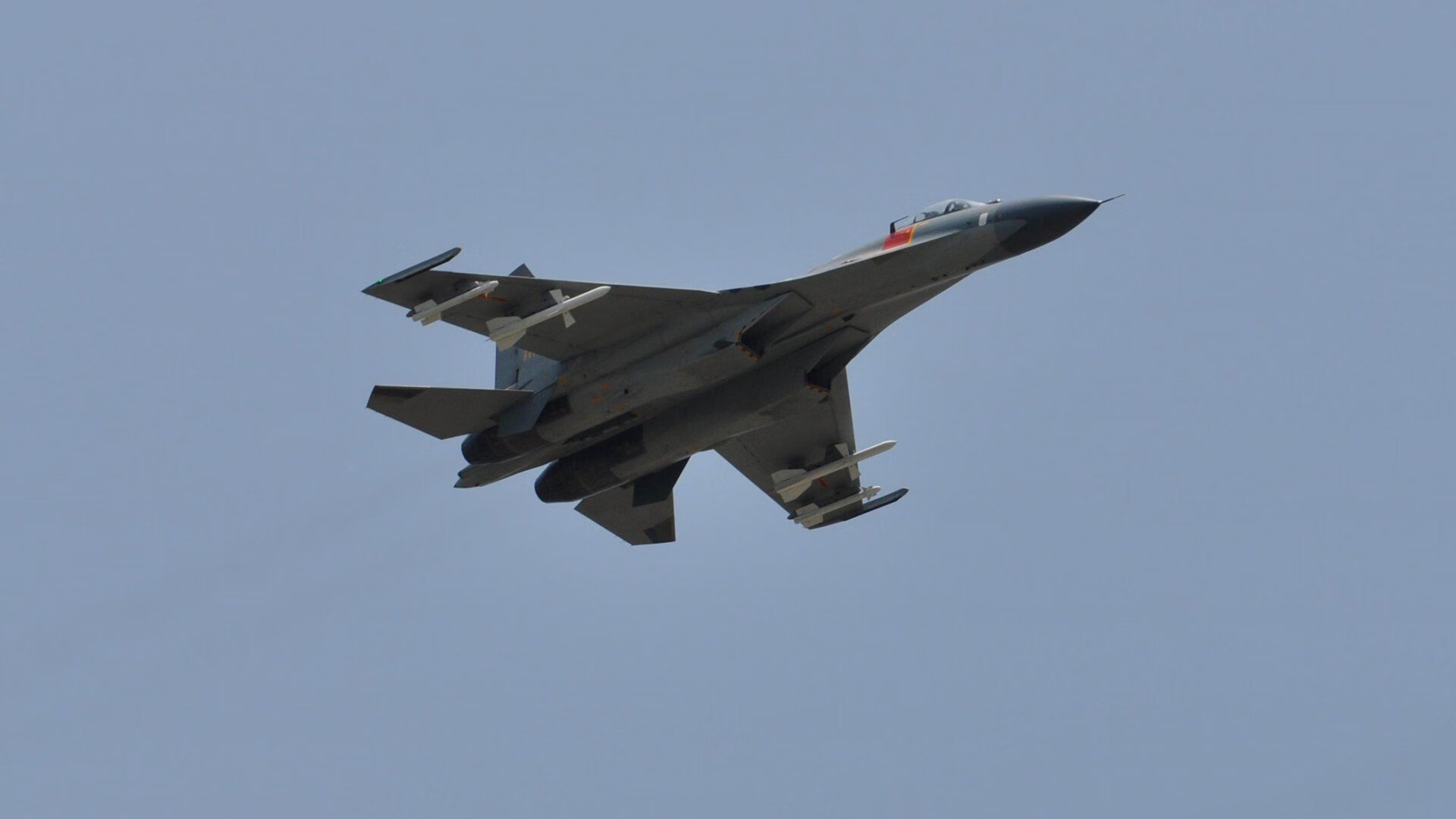 雨战马尼库尔，雷霆冲垮魔术，F1年度争冠焦点战上演逆转大戏