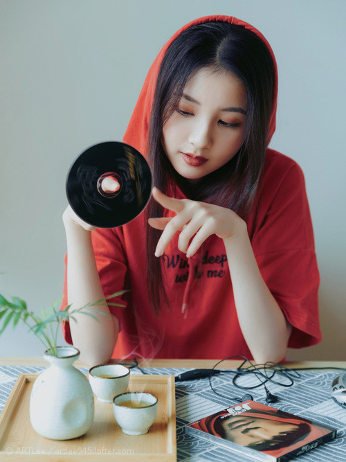 多特蒙德的非典型碾压里昂之夜，当一个边翼卫，成为战术棋盘上的新王炸